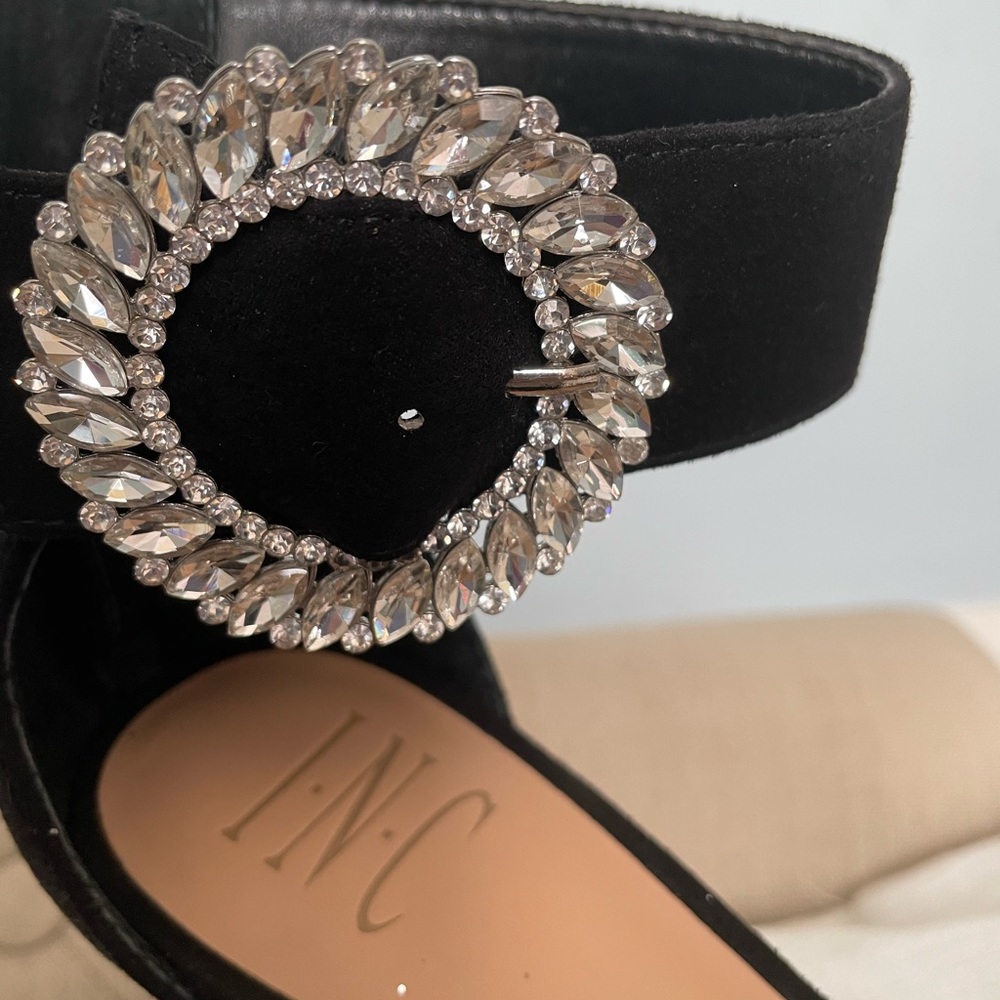 Shoes - Picture 2 of 6